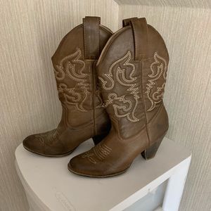 Brown cowgirl boots